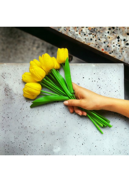 Sarı Islak Görünümlü 8'li Yapay Lale Demeti 30 cm – Ev ve Ofis Dekorasyonu için Gerçekçi ve Şık Tasarım