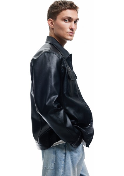 Klasik Yaka Kapaklı Cep Detaylı Uzun Kollu Slim Fit Suni Deri Ceket