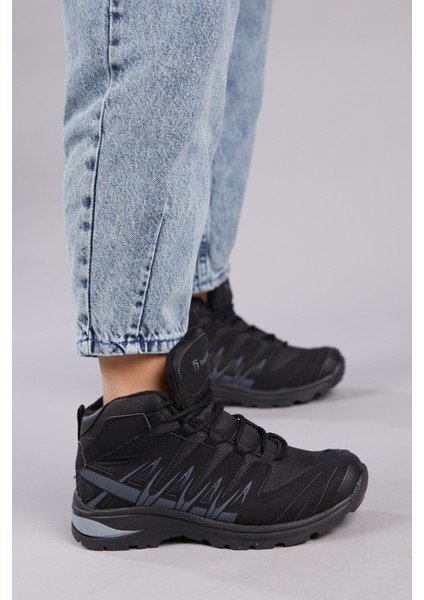 TB601 Outdoor Trekking Bot – Kauçuk Tabanlı, Düz Topuklu, Rahat ve Dayanıklı Erkek Yürüyüş Ayakkabısı