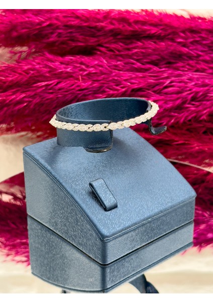 925 Ayar Gümüş Sıralı Taşlı Baget Zarif Kadın Bileklik