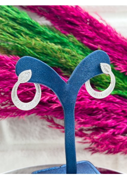 925 Ayar Gümüş Pırlanta Montürlü Baget Taşlı Yaprak Motifli Lüks Kadın Küpe