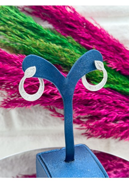 925 Ayar Gümüş Pırlanta Montürlü Baget Taşlı Yaprak Motifli Lüks Kadın Küpe fiyatları