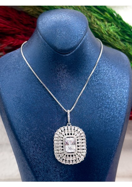 925 Ayar Gümüş Iri Boy Pırlanta Montürlü Baget Lüks Kadın Kolye fırsatları