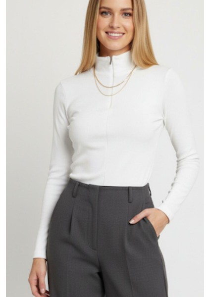 Ekru Yarım Balıkçı Yaka Fermuarlı Body 2447