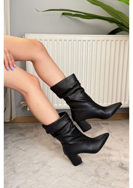 Kadın Nomire Siyah Deri Büzgülü Sivri Burun Kalın Topuklu Bot fiyatları