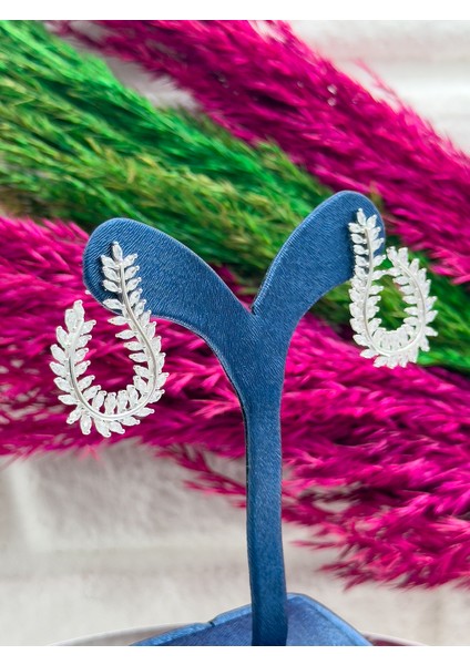 925 Ayar Gümüş Pırlanta Işçiliği Mekik Taşlı Yaprak Modeli Lüks Kadın Küpe