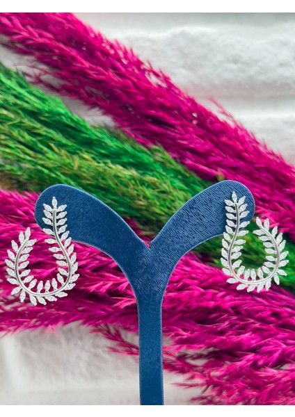 925 Ayar Gümüş Pırlanta Işçiliği Mekik Taşlı Yaprak Modeli Lüks Kadın Küpe modelleri