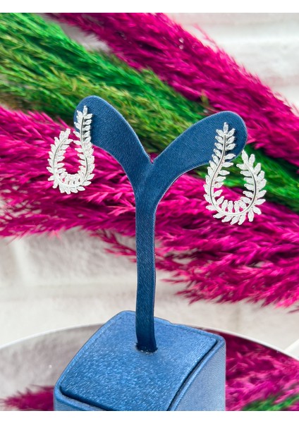 925 Ayar Gümüş Pırlanta Işçiliği Mekik Taşlı Yaprak Modeli Lüks Kadın Küpe fırsatları