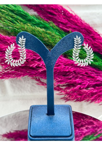 925 Ayar Gümüş Pırlanta Işçiliği Mekik Taşlı Yaprak Modeli Lüks Kadın Küpe indirimleri