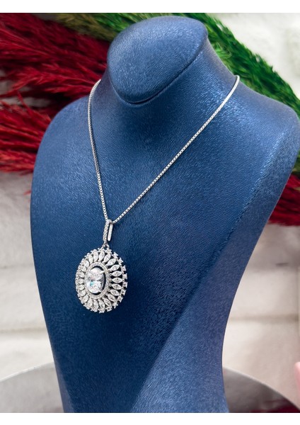 925 Ayar Gümüş Iri Boy Zirkon Taşlı Zarif Kadın Kolye