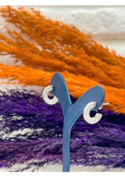 925 Ayar Gümüş Baget Taşlı Yarım Halka Zarif Kadın Küpe