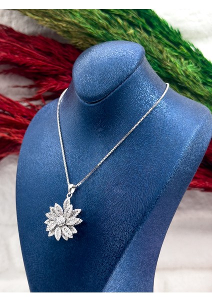 925 Ayar Gümüş Lotus Modeli Zarif Zirkon Taşlı Kadın Kolye modelleri