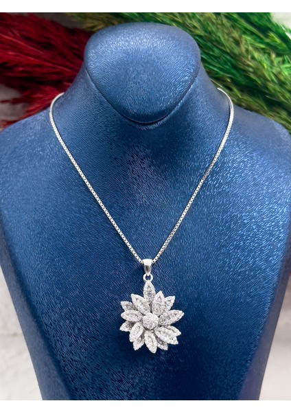 925 Ayar Gümüş Lotus Modeli Zarif Zirkon Taşlı Kadın Kolye fırsatları