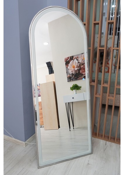 LED Işikli Gümüş Metal Çerçeveli Influencer ve Ayaklı Boy Aynası 180 x 70 cm modelleri