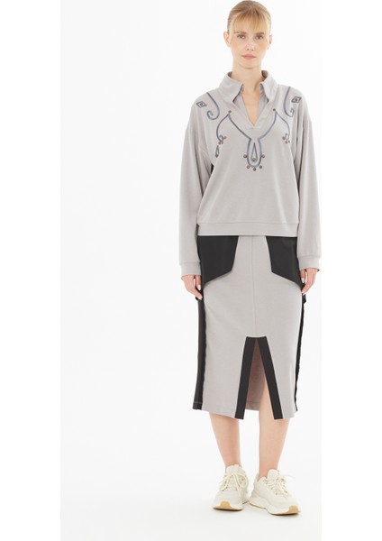 Aksesuarlı Nakış Detaylı Bluz