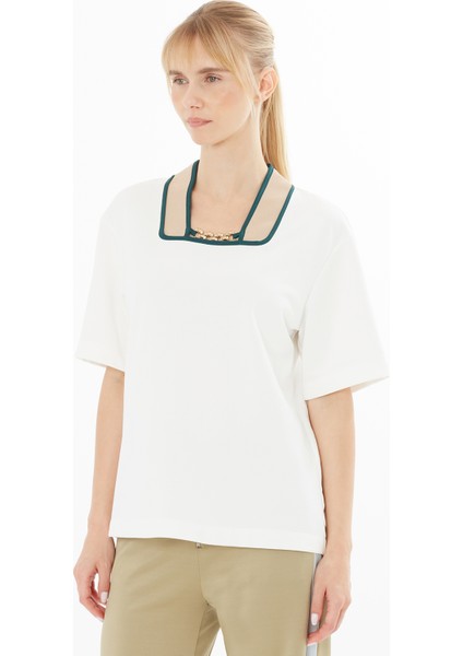 Yakası Aksesuarlı Bluz