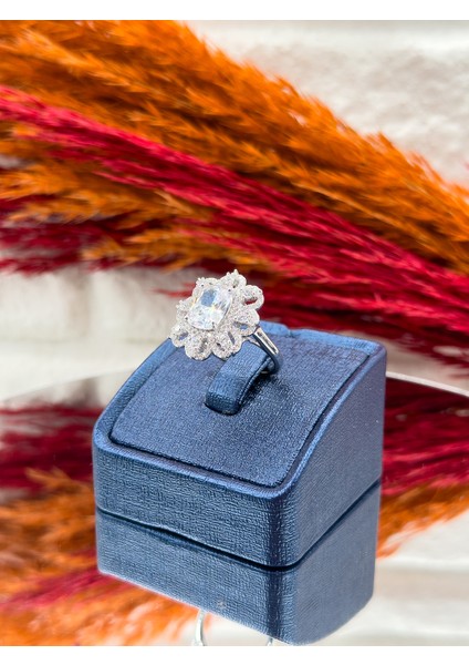 925 Ayar Gümüş Pırlanta Montürlü Zirkon Taşlı Baget Popüler Kadın Yüzük fiyatları