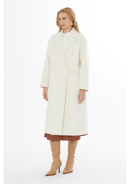 Yün Karışımlı Yüksek Yakalı Kısa Kaban fırsatları