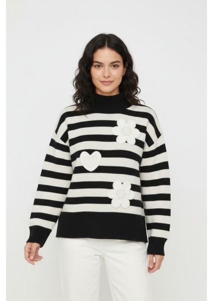 Siyah Çizgili İşleme Detaylı Kazak 7090