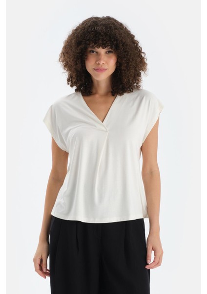 Ekru V Yaka Pilikaşeli Viskon Tişört