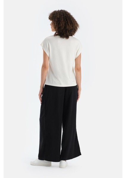 Ekru V Yaka Pilikaşeli Viskon Tişört fiyatları