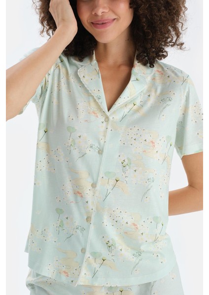 Açık Yeşil Çiçek Baskılı Penye Modal Gömlek Şort Pijama Takımı fırsatları