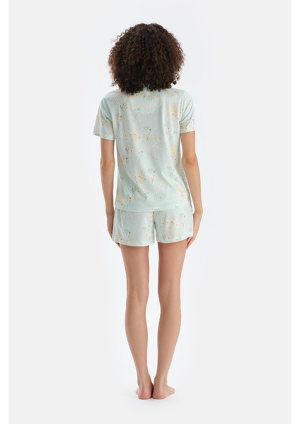 Açık Yeşil Çiçek Baskılı Penye Modal Gömlek Şort Pijama Takımı fiyatları