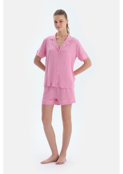 Pembe Biye ve Nakış Detaylı Viskon Gömlek Şort Pijama Takımı