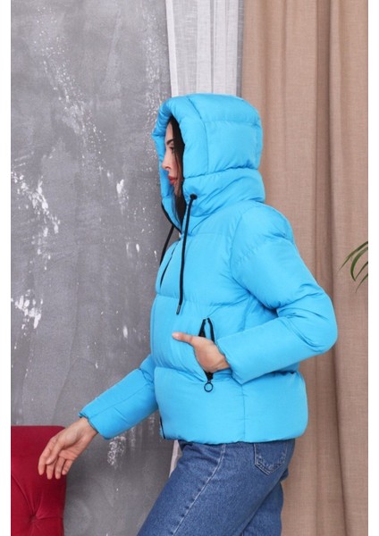 Kadın Bej Kapüşonlu Elyaflı Rüzgar Geçirmez Şişme Kışlık Mont modelleri