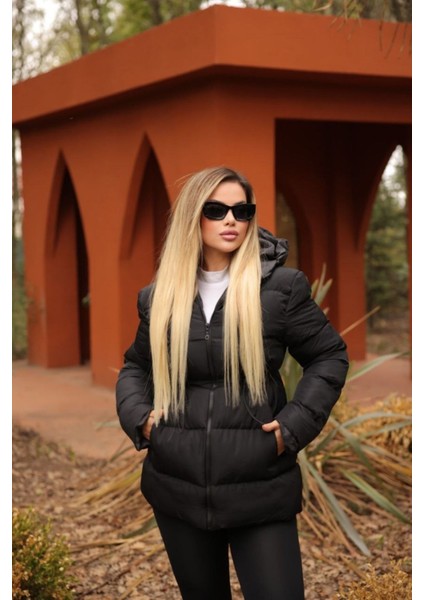 Kadın Kapüşonlu Belden Lastik Detaylı Dolumlu Şişme Mont