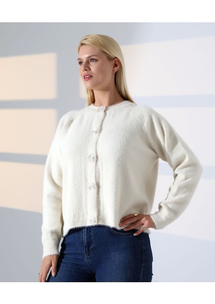 Çiçek Düğmeli Yumuşak Dokulu Triko Hırka