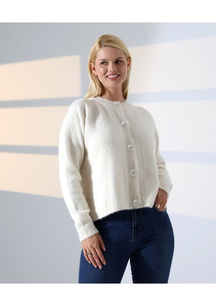 Çiçek Düğmeli Yumuşak Dokulu Triko Hırka fiyatları