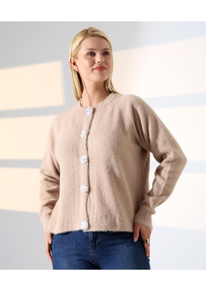 Çiçek Düğmeli Yumuşak Dokulu Triko Hırka