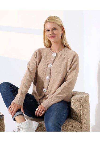 Çiçek Düğmeli Yumuşak Dokulu Triko Hırka modelleri