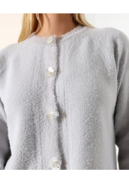 Çiçek Düğmeli Yumuşak Dokulu Triko Hırka modelleri