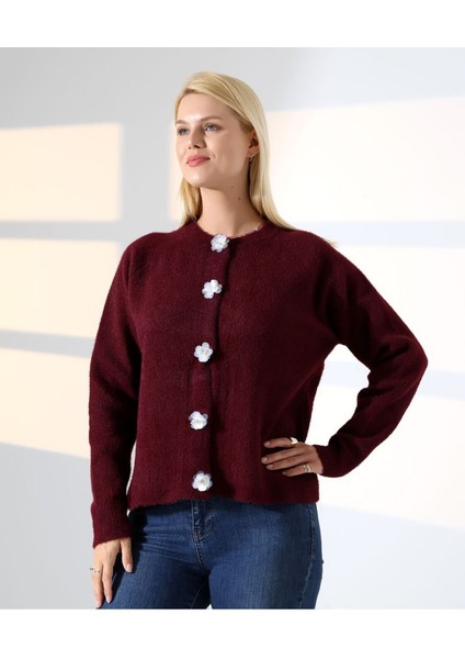 Çiçek Düğmeli Yumuşak Dokulu Triko Hırka