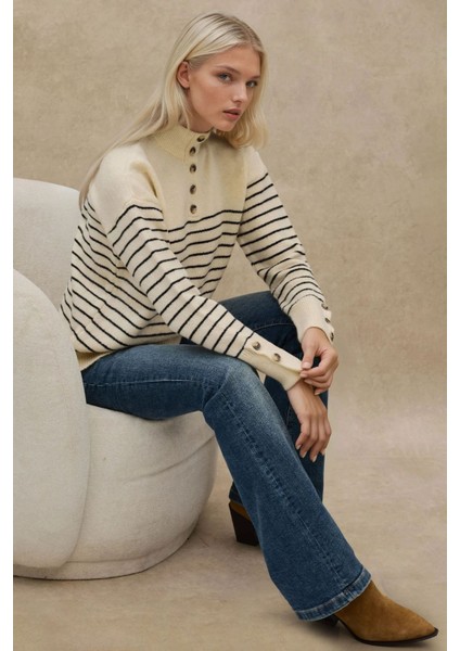 Kadın Düğmeli Yaka Örgü Kazak Bej Doğal indirimleri