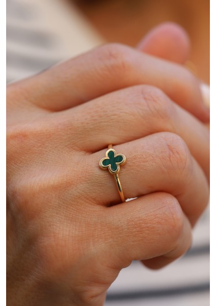 14 Ayar Altın Yeşil Geçişli Taş Detaylı Mini Yonca Yüzük modelleri