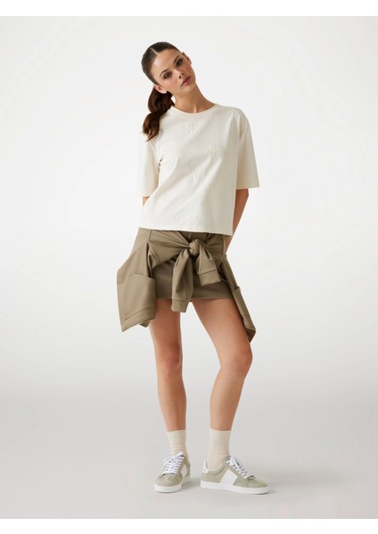 Peony Kadın Krem Aktif Boxy Fit T-Shirt V5YI10I3Z14-F0EW fiyatları