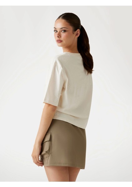 Peony Kadın Krem Aktif Boxy Fit T-Shirt V5YI10I3Z14-F0EW modelleri