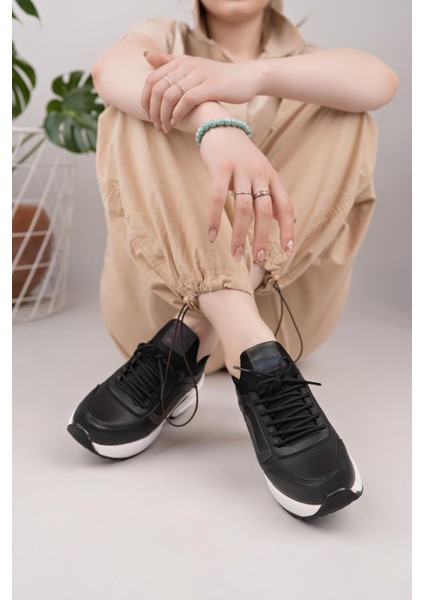 121 Siyah-Beyaz Kadın Spor Sneaker fırsatları