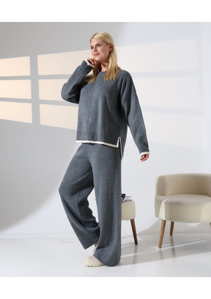 Modern Dokunuş Çizgi Detay Triko Takım