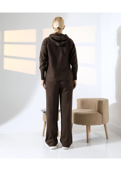 Spor Şıklığı Kapüşonlu Triko Takım indirimleri