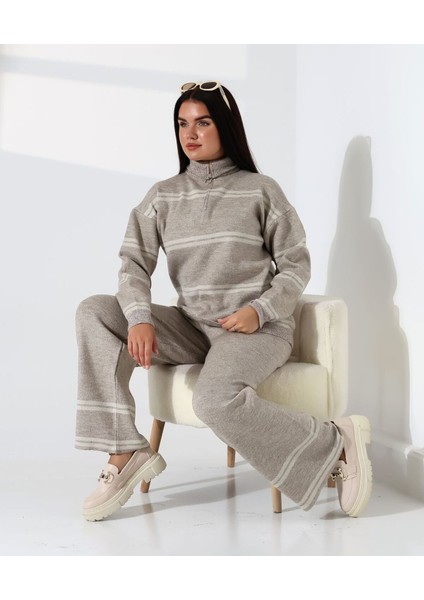 Yaka Fermuarlı Şeritli Basic Triko Takım fırsatları