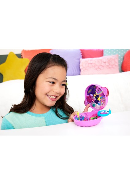 ™ Polly Gezegeni™ Mini Oyun Seti, 1 Mikro Bebek ve Yavru Köpek Figürü, Temaya Uygun Aksesuarların Yer Aldığı Taşınabilir Oyuncak JCB18 fiyatları