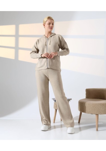 Spor Şıklığı Kapüşonlu Triko Takım