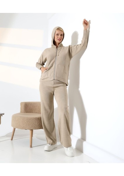 Spor Şıklığı Kapüşonlu Triko Takım modelleri