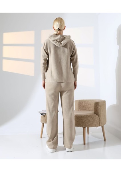Spor Şıklığı Kapüşonlu Triko Takım indirimleri