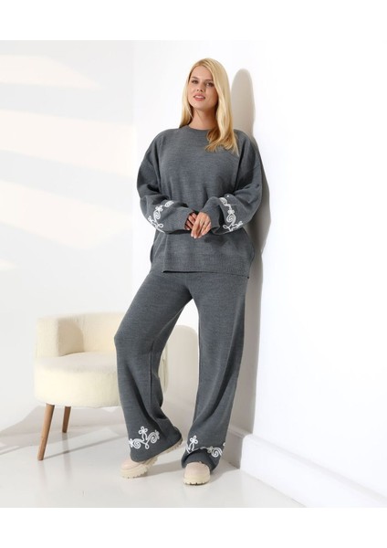 Nakış Detaylı Dokuma Triko Takım