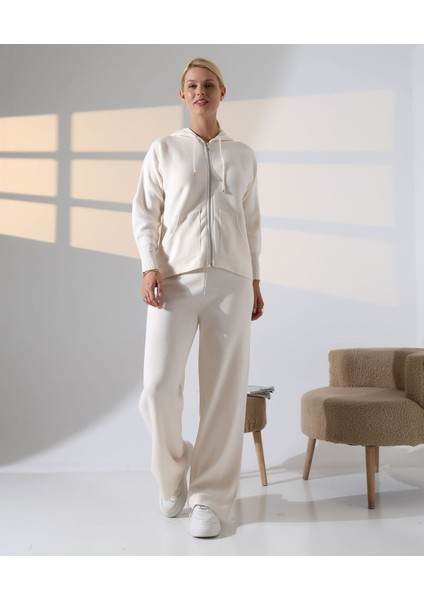 Spor Şıklığı Kapüşonlu Triko Takım fiyatları